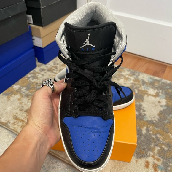 EUC Men’s Size 9 (Euro Size 42.5) Jordan 1 Retro Mid Sneakers In Game Royal Blue - Picture 12 of 14